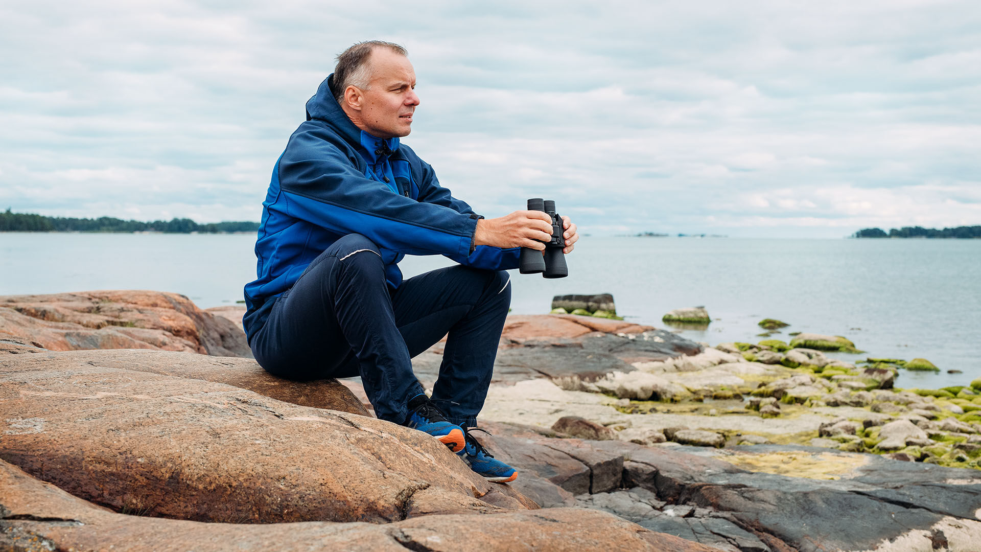 Silmäkirurgi valitsi lukulasien sijaan linssileikkauksen