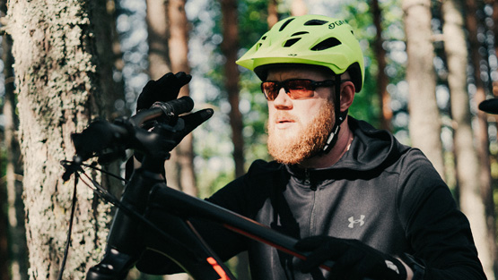 aurinkolasit pyöräilyyn