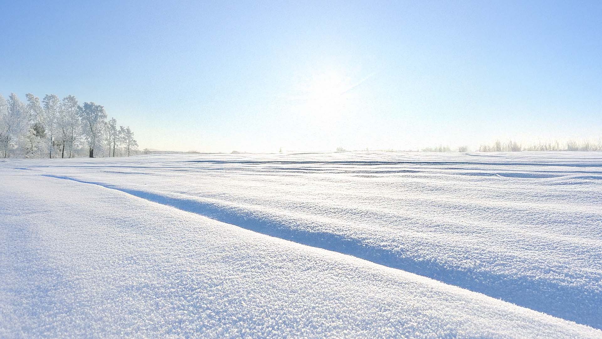 Aurinkoa ja lunta, joka voi aiheuttaa suojaamattomille silmille lumisokeuden
