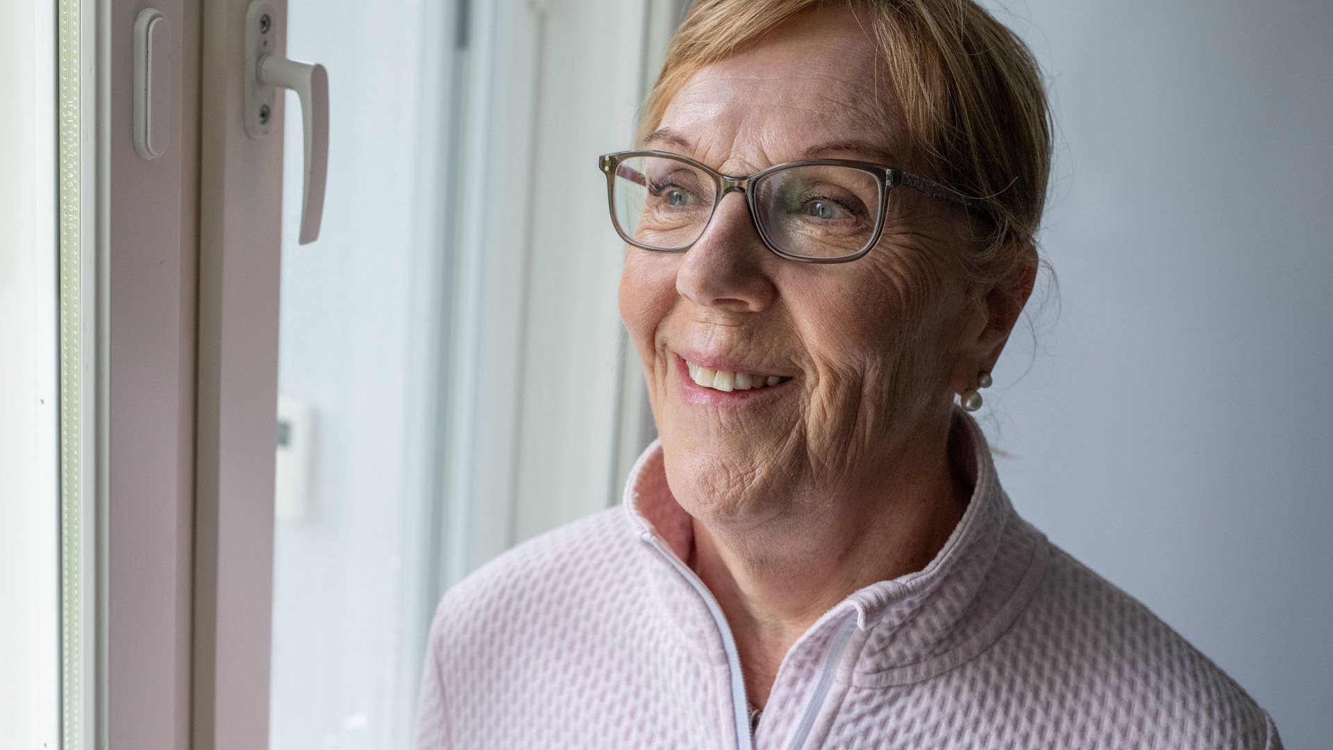 Kristiina nauttii kaihileikkauksen jälkeisestä kirkkaasta näöstä